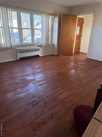 650 Winthrop drive, Uniondale, NY 11553