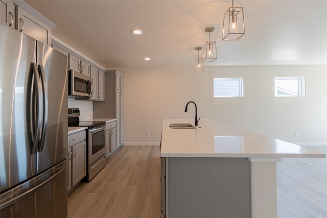 225 5th Street C, Coralville, IA 52241