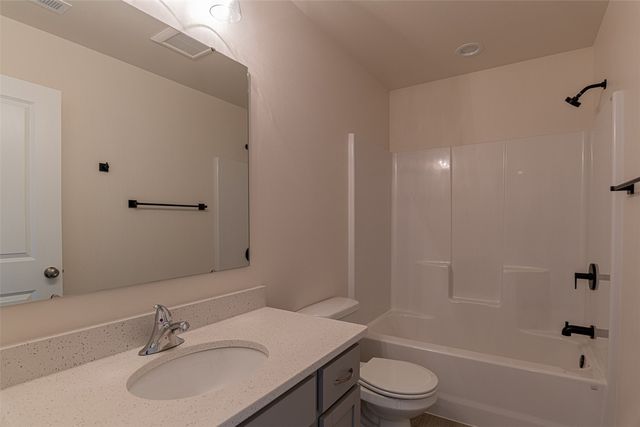 225 5th Street C, Coralville, IA 52241