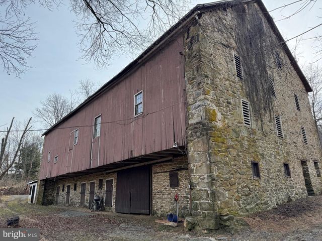 142 TOWNSHIP RD, Macungie, PA 18062