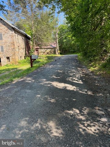 142 TOWNSHIP RD, Macungie, PA 18062