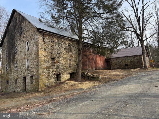 142 TOWNSHIP RD, Macungie, PA 18062
