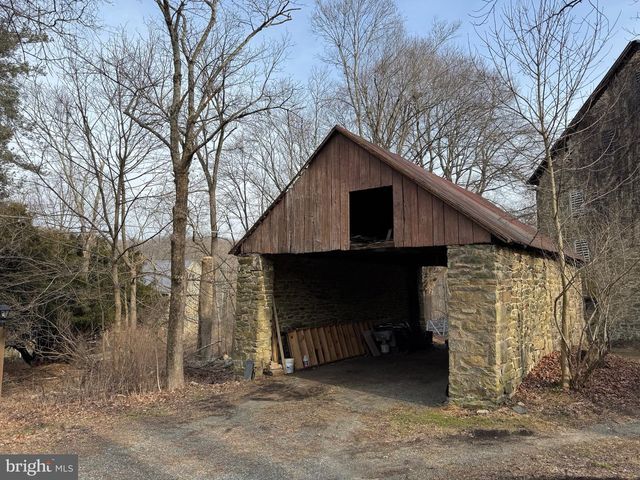142 TOWNSHIP RD, Macungie, PA 18062