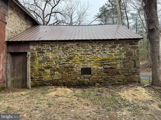 142 TOWNSHIP RD, Macungie, PA 18062