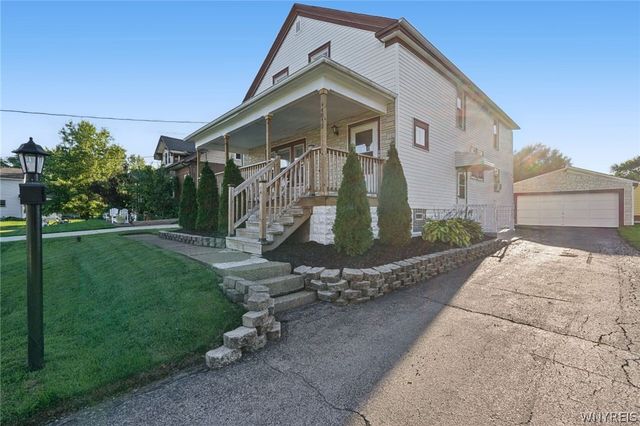 4812 Bay View Road, Hamburg, NY 14075