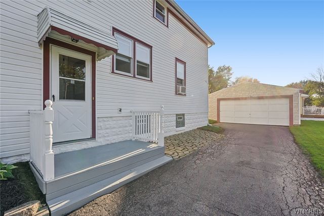 4812 Bay View Road, Hamburg, NY 14075