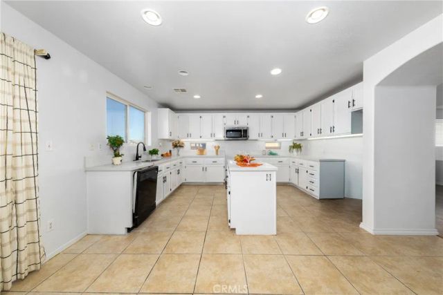 9868 Maple Court, Adelanto, CA 92301