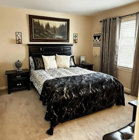 1906 Ozark Parkway, Algonquin, IL 60102