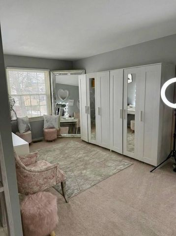 1906 Ozark Parkway, Algonquin, IL 60102