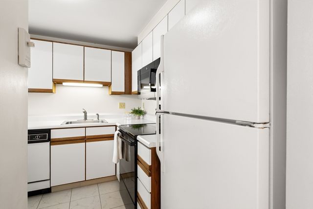 1 Watermill Place 516, Arlington, MA 02476