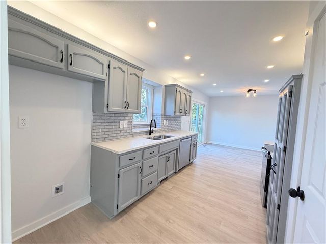 7115 N Corrington Avenue, Kansas City, MO 64119