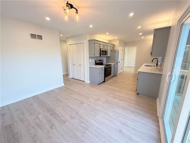 7115 N Corrington Avenue, Kansas City, MO 64119