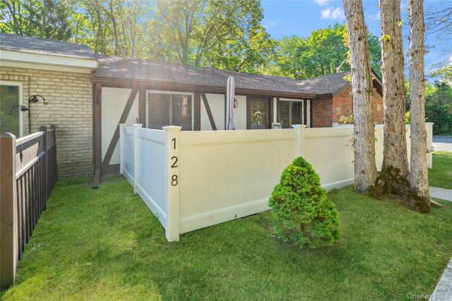 128 Birchwood Road, Medford, NY 11763