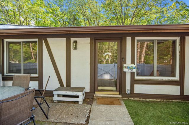 128 Birchwood Road, Medford, NY 11763