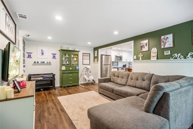 128 Birchwood Road, Medford, NY 11763