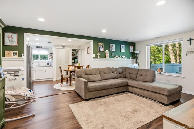 128 Birchwood Road, Medford, NY 11763