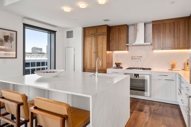 300 Pier 4 Blvd 6D, Boston, MA 02110