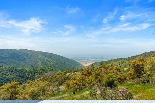 30140 Tuttle Court, Tehachapi, CA 93561