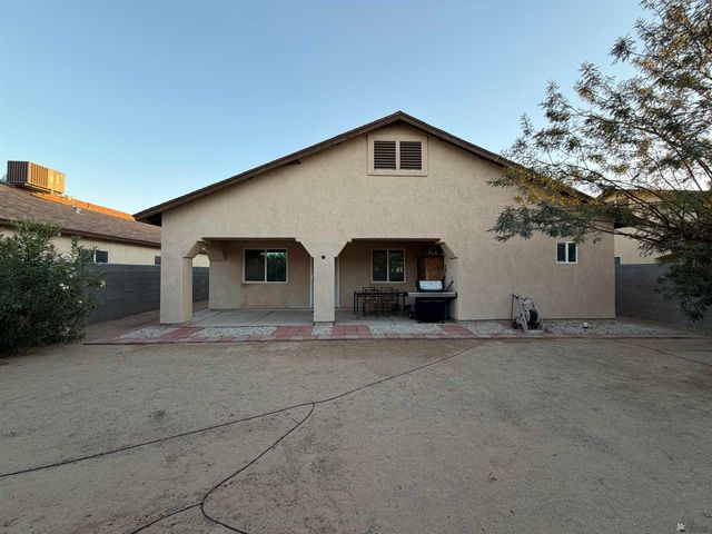 3670 E Los Olivos Dr, San Luis, AZ 85336