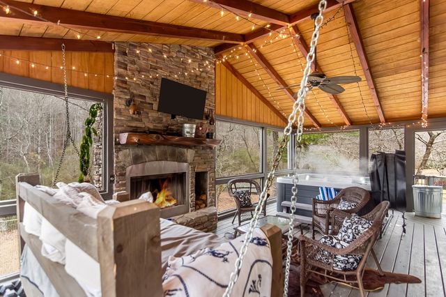 960 Coles Crossing Road, Mineral Bluff, GA 30559