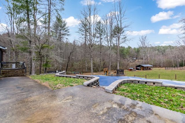 960 Coles Crossing Road, Mineral Bluff, GA 30559