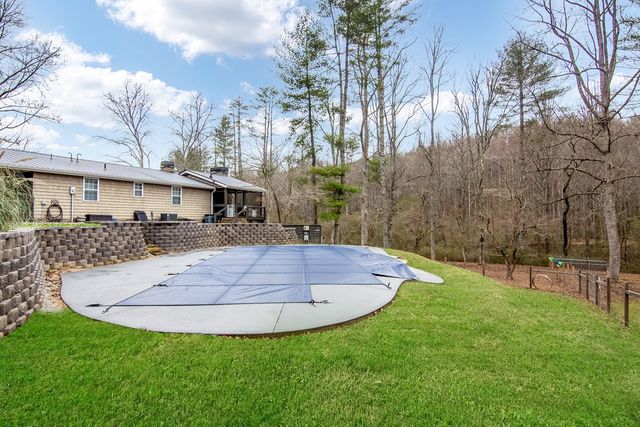 960 Coles Crossing Road, Mineral Bluff, GA 30559