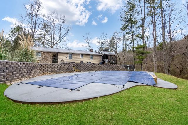 960 Coles Crossing Road, Mineral Bluff, GA 30559