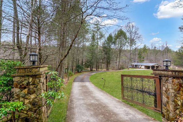 960 Coles Crossing Road, Mineral Bluff, GA 30559