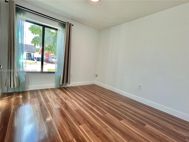 13355 NW 8th Ter, Miami, FL 33182