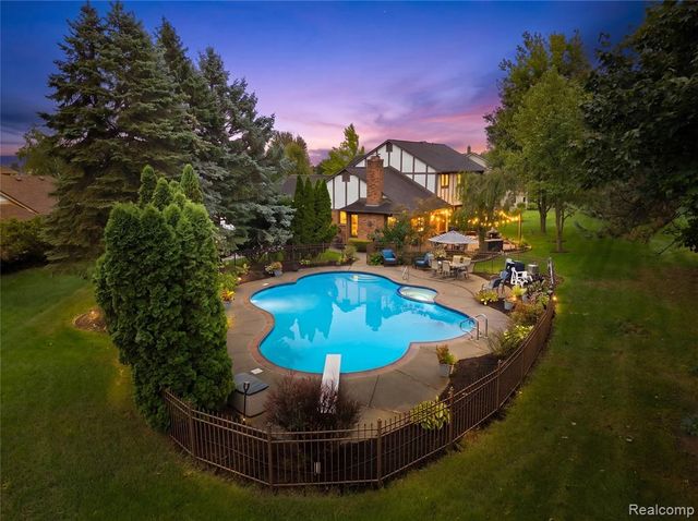 4735 Bentley Drive, Troy, MI 48098