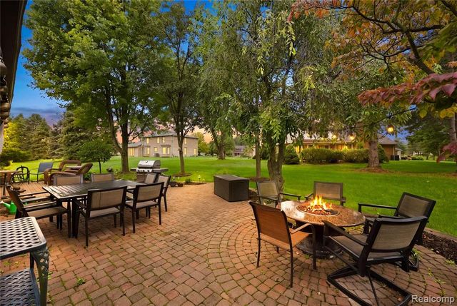 4735 Bentley Drive, Troy, MI 48098