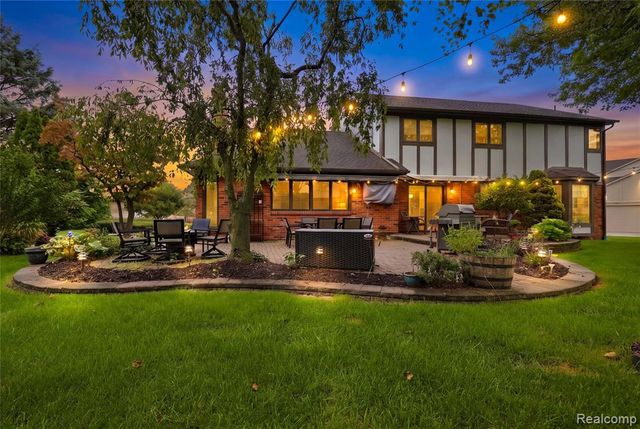 4735 Bentley Drive, Troy, MI 48098