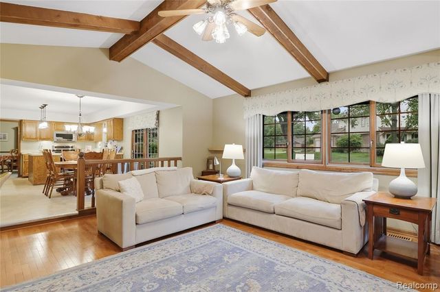 4735 Bentley Drive, Troy, MI 48098