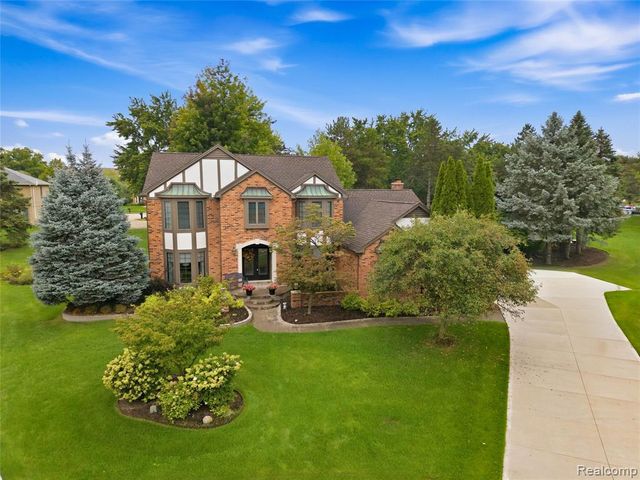 4735 Bentley Drive, Troy, MI 48098