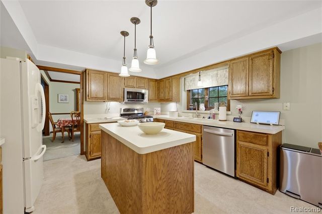 4735 Bentley Drive, Troy, MI 48098