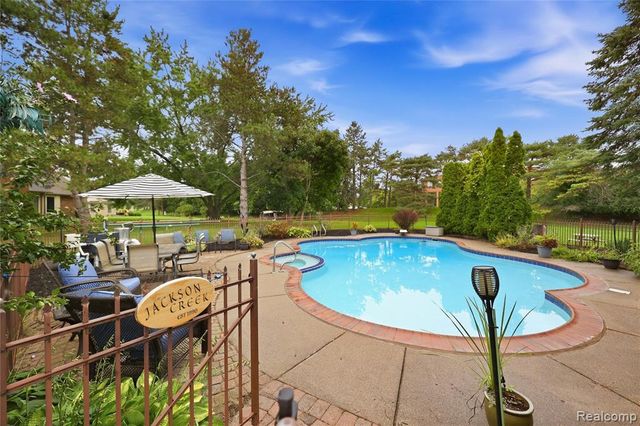 4735 Bentley Drive, Troy, MI 48098