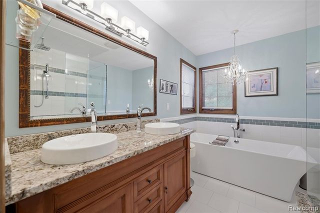 4735 Bentley Drive, Troy, MI 48098