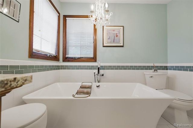 4735 Bentley Drive, Troy, MI 48098