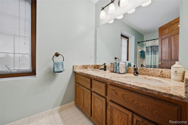4735 Bentley Drive, Troy, MI 48098