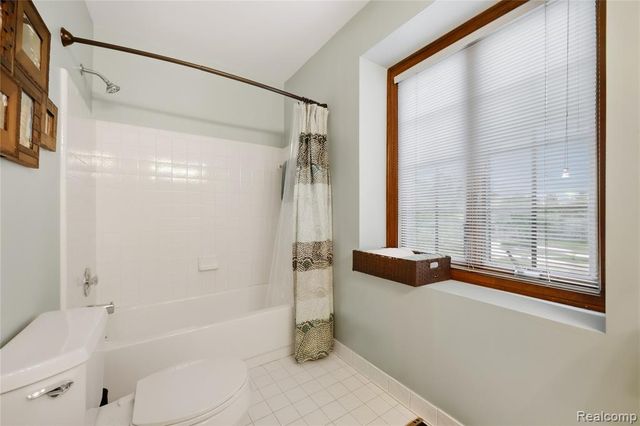 4735 Bentley Drive, Troy, MI 48098