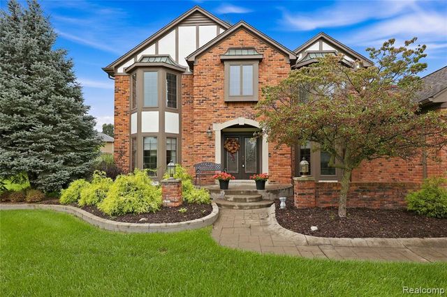 4735 Bentley Drive, Troy, MI 48098