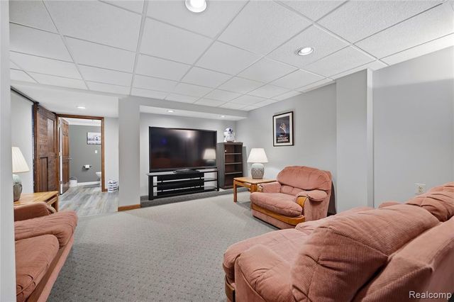 4735 Bentley Drive, Troy, MI 48098