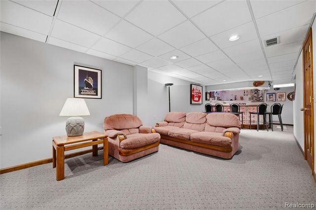 4735 Bentley Drive, Troy, MI 48098