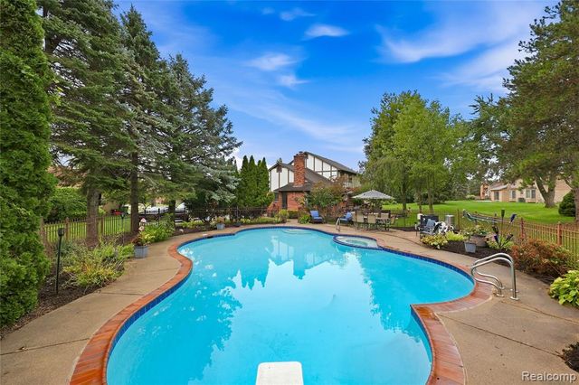 4735 Bentley Drive, Troy, MI 48098