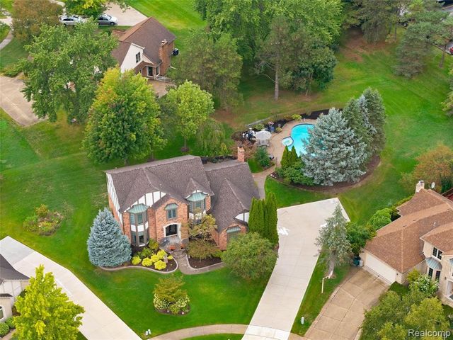 4735 Bentley Drive, Troy, MI 48098