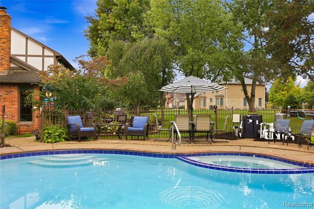 4735 Bentley Drive, Troy, MI 48098