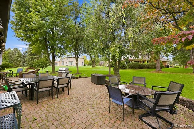 4735 Bentley Drive, Troy, MI 48098