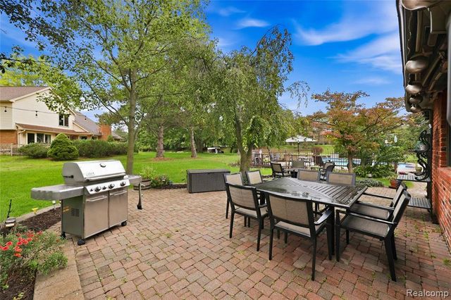 4735 Bentley Drive, Troy, MI 48098