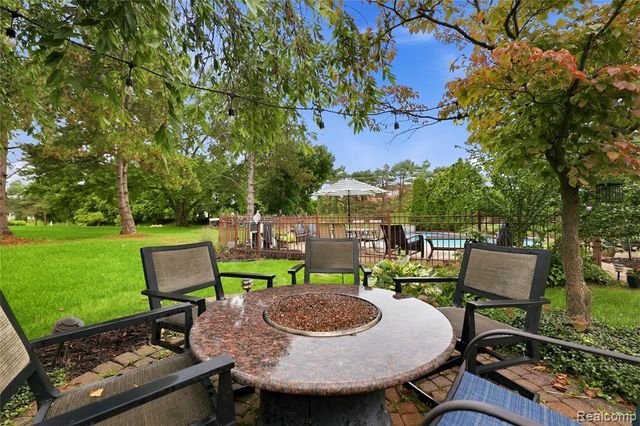 4735 Bentley Drive, Troy, MI 48098