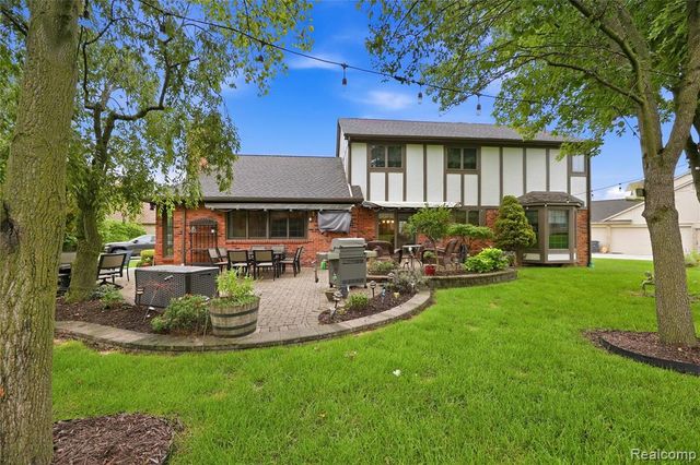 4735 Bentley Drive, Troy, MI 48098